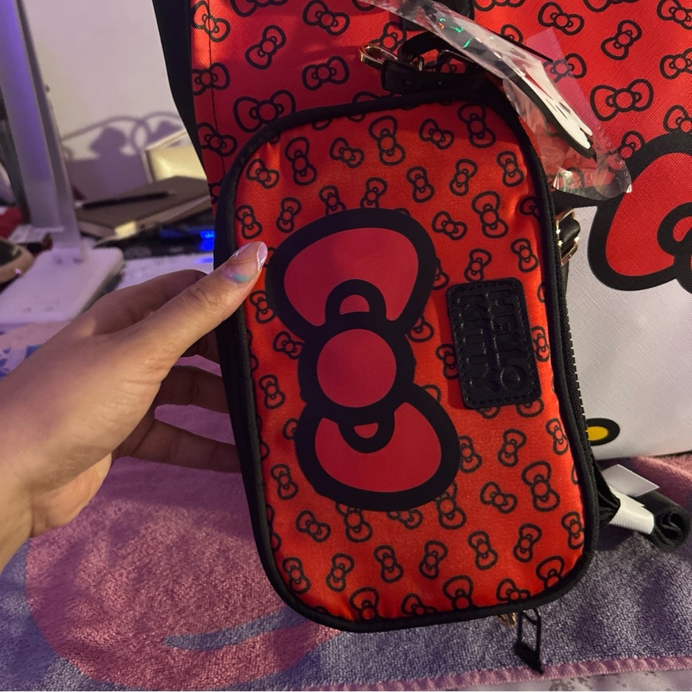 Hello Kitty Red polka dot Travel Tote Bag with matching crossbody & luggage tag. - Picture 5 of 13